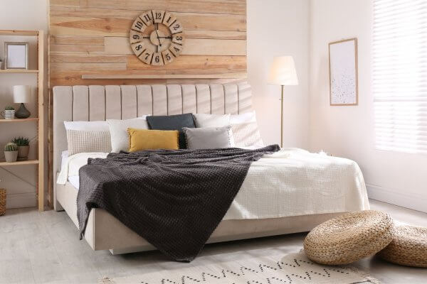 A Warm Festive Welcome: How to Decorate the Guest Bedroom